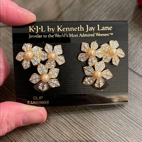 Kenneth Jay Lane Gold-tone and Pearl Floral Cluster Earrings - Picture 4 of 17